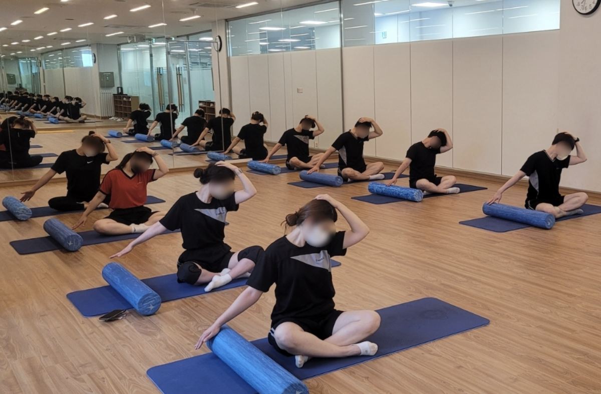 사내 운동 공간에서 진행되는 정기 프로그램